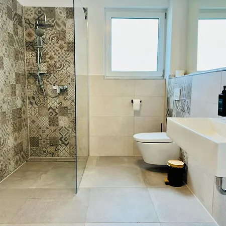 Moderne Mit Vollausstattung Und Terrasse I Parkplatz I 3 Schlafzimmer I 8 Schlafplaetze Apartmán