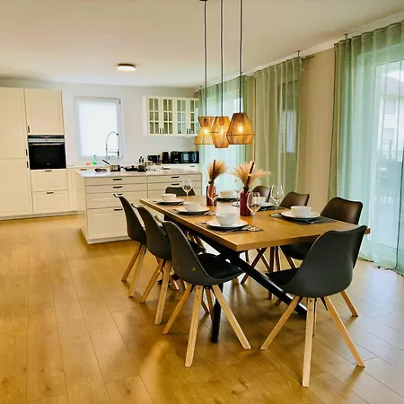 Daire Moderne Mit Vollausstattung Und Terrasse I Parkplatz I 3 Schlafzimmer I 8 Schlafplaetze *