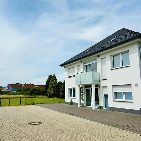 Moderne Mit Vollausstattung Und Terrasse I Parkplatz I 3 Schlafzimmer I 8 Schlafplaetze Daire Bad Oeynhausen